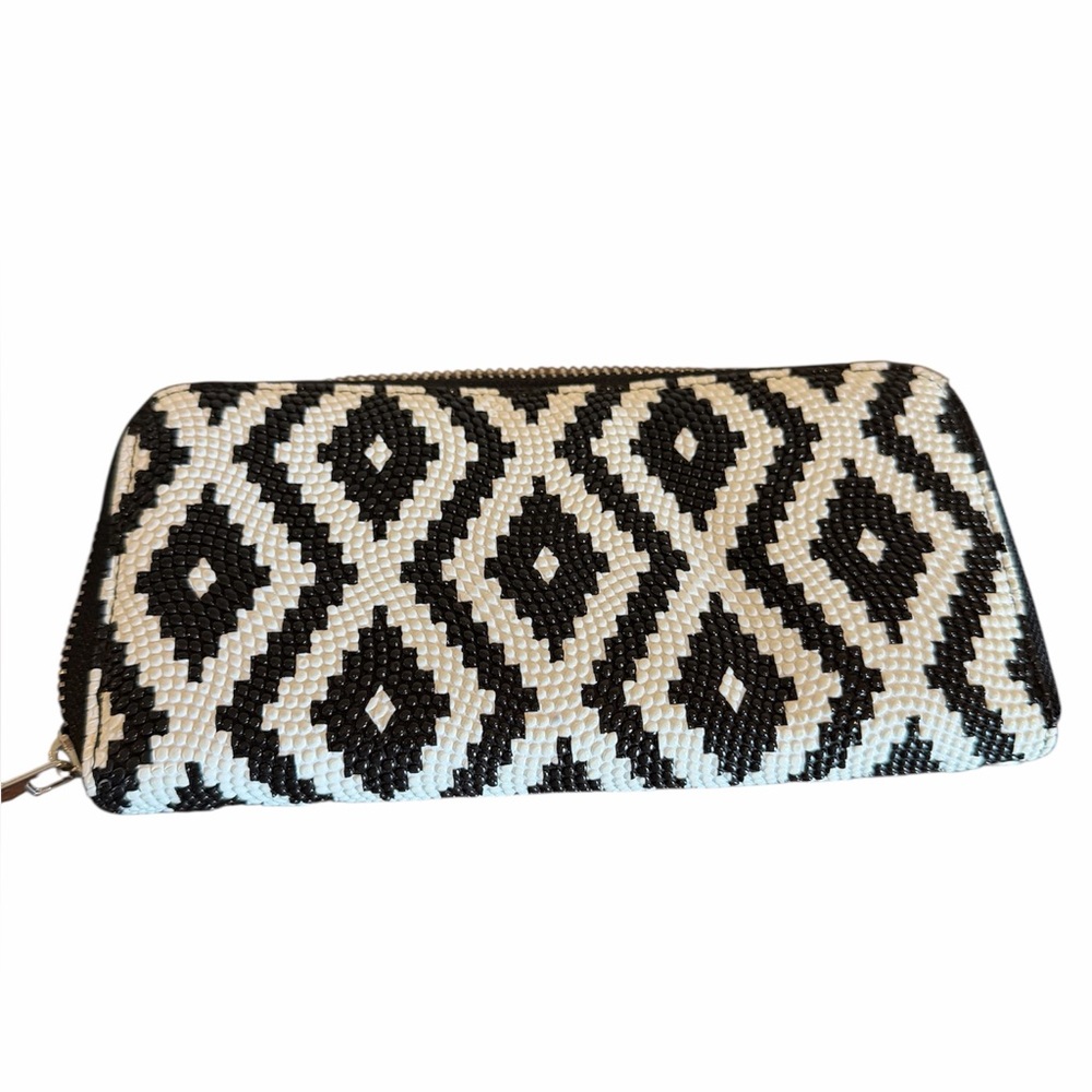 Black and White Geometric Patterned Textured Wallet